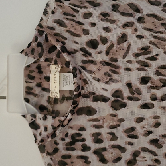 Mesh 100%poly leopard print beige ground brown skin Sleeveless top - Picture 2 of 2